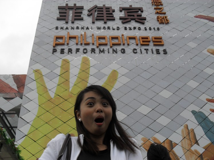 Welcome to Philippine pavilion. They said that the hands on the facade of the pavilion glows at night. kinda to tired to wait for it though. and oh, we got VIP pass when we showed our Philippine passports, no need to queue. :)