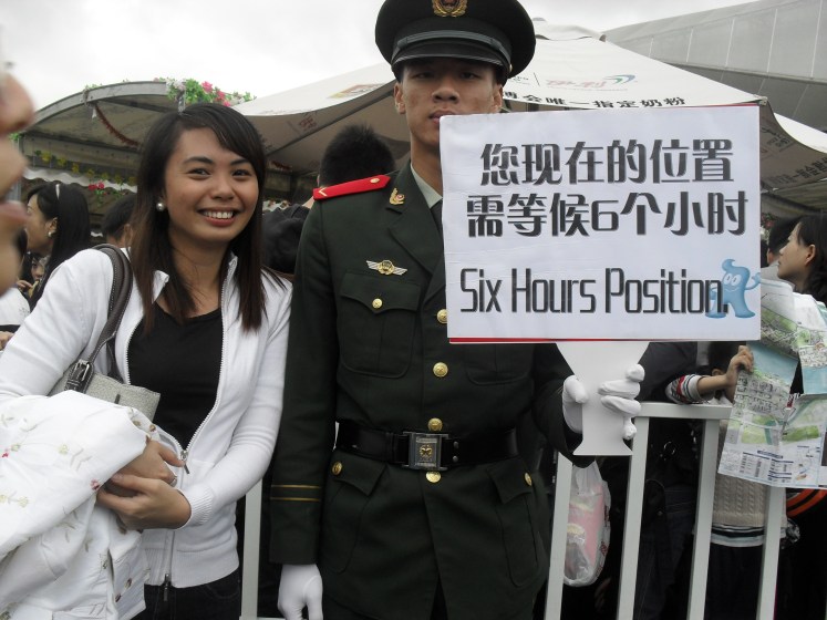 if you wanna go inside the pavilion, you have to queue for 6 hours. that's crazy!!